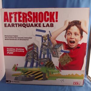 Aftershock Earthquake Lab Motorized table Kids building test kit game experiment